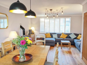 Sunny Days: Beautiful Spacious 4 bed house